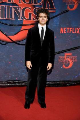 abb Gaten Matarazzo zu Gast auf dem roten Teppich beim Grossen Fan-Event mit Screening der Netflix Serie STRANGER THINGS 5 im Tempelhof Airport am 18.11.2025 in Berlin Berlin Deutschland