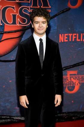 abb Gaten Matarazzo zu Gast auf dem roten Teppich beim Grossen Fan-Event mit Screening der Netflix Serie STRANGER THINGS 5 im Tempelhof Airport am 18.11.2025 in Berlin Berlin Deutschland