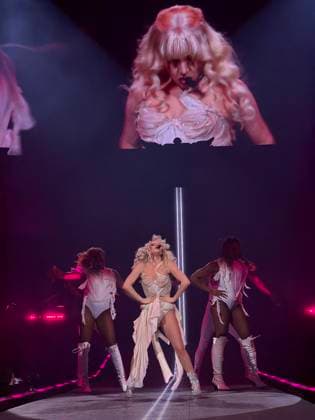Lady Gaga in concert in Paris at the Accor Arena during her Mayhem Hall tour on November 18, 2025 Lea Vieillot Bestimage Lady Gaga in concert in Paris at the Accor Arena during her Mayhem Hall tour on November 18, 2025 Paris France  Copyright: xLÃ axVieillot BestimagexLÃ axVieillot Bestimagex