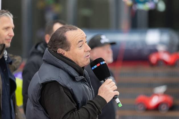 Pressetermin zum RTL Spendenmarathon in Köln, 19.11.2025. Ansprache von Wolfram KONS - In der RTL-Zentrale in Köln-Deutz präsentieren Joey Kelly und Wolfram Kons die 24H GEBURTSTAGS-CHALLENGE zum 30. RTL-SPENDENMARATHON. Die 24-Stunden-Aktion mit 20 Firmenteams unterstützt die STIFTUNG RTL WIR HELFEN KINDERN E. V. und begleitet den Jubiläums-Spendenmarathon, der seit 1996 mehr als 306 Millionen Euro für Kinderhilfsprojekte gesammelt hat. Köln Deutz Nordrhein-Westfalen Deutschland Copyright: xBonn.digitalx