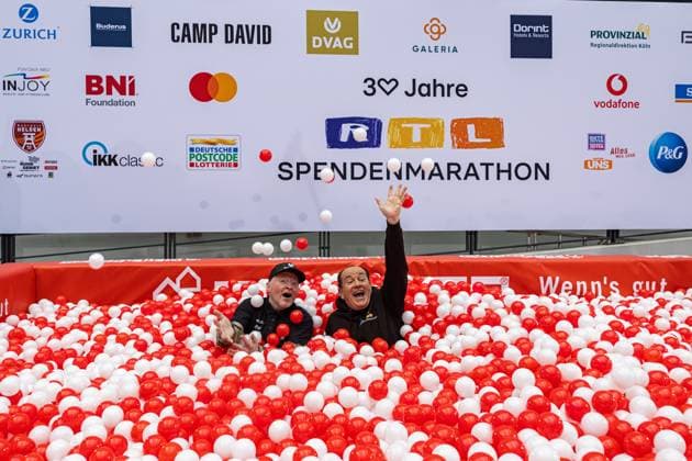 Pressetermin zum RTL Spendenmarathon in Köln, 19.11.2025. Joey KELLY und Wolfram KONS im Bällebad - In der RTL-Zentrale in Köln-Deutz präsentieren Joey Kelly und Wolfram Kons die 24H GEBURTSTAGS-CHALLENGE zum 30. RTL-SPENDENMARATHON. Die 24-Stunden-Aktion mit 20 Firmenteams unterstützt die STIFTUNG RTL WIR HELFEN KINDERN E. V. und begleitet den Jubiläums-Spendenmarathon, der seit 1996 mehr als 306 Millionen Euro für Kinderhilfsprojekte gesammelt hat. Köln Deutz Nordrhein-Westfalen Deutschland Copyright: xBonn.digitalx