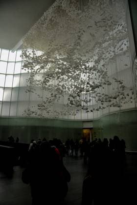 foto Mario Romano IPP Milano 19 11 2025 Presentazione dell’ Installazione: -The Moment the Snow Melts- dell’ artista Chiharu Shiota nella foto l’ opera Italy Photo Press - World Copyright Installazione: -The Moment the S