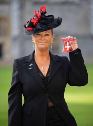 Investiture at Windsor Castle Image Licensed to i-Images Picture Agency. 19 11 2025. Windsor , United Kingdom. Charlotte Charles, the mother of motorcyclist Harry Dunn, with her MBE after an Investiture at Windsor Castle, United Kingdom., Credit:Stephen Lock i-Images Avalon United Kingdom, Windsor  Copyright: xStephenxLockx xi-Imagesx xAvalonx 1053342826