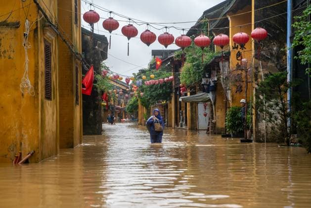 Heavy rains hit Vietnam s Hoi An, flooding the city HOI AN, VIETNAM - NOVEMBER 19: The city of Hoi An continues to struggle with flooding after torrential rains caused the river to spill into the town, as seen in Hoi An, Vietnam, on 19 November 2025. Central and Southern Vietnam are currently experiencing heavy rainfall that has led to widespread devastation — including floods and landslides — and claimed at least eight lives. Magdalena Chodownik Anadolu Hoi An Vietnam. Editorial use only. Please get in touch for any other usage.  Copyright: x2025xAnadoluxMagdalenaxChodownikx