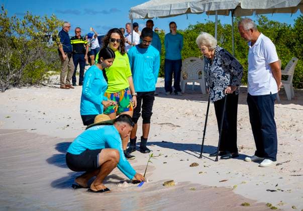 19-11-2025 Antillen Princess Beatrix visited Mangrove Maniacs on the 2nd and last day of her visit to Bonaire. Â  Copyright: xPPEx