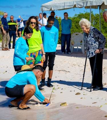 Princess Beatrix visit to the Caribbean island Bonaire. Kingdom of the Netherlands. 19 Nov 2025 Princess Beatrix during the second day of her visit to the Caribbean island of Bonaire. The Princess visited Mangrove Maniacs. Kralendijk Bonaire  Copyright: xDPPA ANx