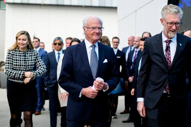 November 19, 2025, Ottawa, On, Canada: King of Sweden Carl XVI Gustaf arrives at the Canadian Museum of Science and Technology ahead of a fireside chat in Ottawa, on Wednesday, Nov. 19, 2025. Ottawa Canada  - ZUMAc35_ 20251119_zaf_c35_005 Copyright: xSpencerxColbyx