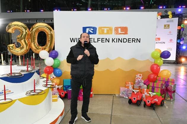 Moderator Wolfram Kons und Joey Kelly bei einem Fototermin zur 24 Stunden Geburtstags Challange zum 30. Geburtstag des RTL Spendenmarathon - wir helfen Kindern die ab 20.11. 18.00 Uhr stattfindet.