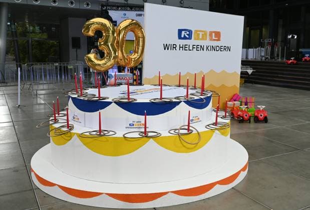 Dekoration bei einem Fototermin zur 24 Stunden Geburtstags Challange zum 30. Geburtstag des RTL Spendenmarathon - wir helfen Kindern die ab 20.11. 18.00 Uhr stattfindet.