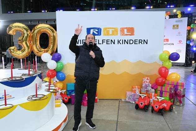 Moderator Wolfram Kons und Joey Kelly bei einem Fototermin zur 24 Stunden Geburtstags Challange zum 30. Geburtstag des RTL Spendenmarathon - wir helfen Kindern die ab 20.11. 18.00 Uhr stattfindet.
