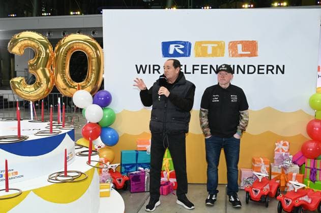 Moderator Wolfram Kons und Joey Kelly bei einem Fototermin zur 24 Stunden Geburtstags Challange zum 30. Geburtstag des RTL Spendenmarathon - wir helfen Kindern die ab 20.11. 18.00 Uhr stattfindet.