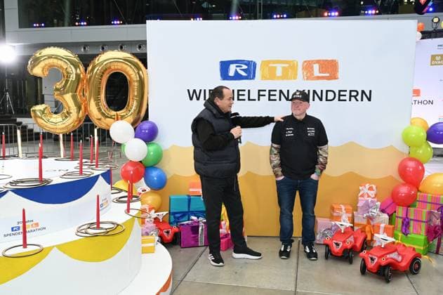 Moderator Wolfram Kons und Joey Kelly bei einem Fototermin zur 24 Stunden Geburtstags Challange zum 30. Geburtstag des RTL Spendenmarathon - wir helfen Kindern die ab 20.11. 18.00 Uhr stattfindet.