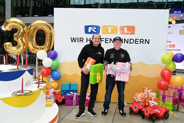 Moderator Wolfram Kons und Joey Kelly bei einem Fototermin zur 24 Stunden Geburtstags Challange zum 30. Geburtstag des RTL Spendenmarathon - wir helfen Kindern die ab 20.11. 18.00 Uhr stattfindet.