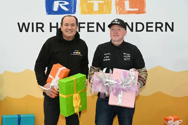 Moderator Wolfram Kons und Joey Kelly bei einem Fototermin zur 24 Stunden Geburtstags Challange zum 30. Geburtstag des RTL Spendenmarathon - wir helfen Kindern die ab 20.11. 18.00 Uhr stattfindet.