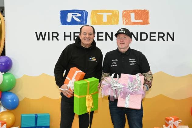 Moderator Wolfram Kons und Joey Kelly bei einem Fototermin zur 24 Stunden Geburtstags Challange zum 30. Geburtstag des RTL Spendenmarathon - wir helfen Kindern die ab 20.11. 18.00 Uhr stattfindet.