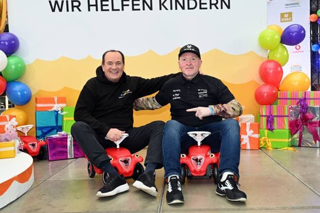 Moderator Wolfram Kons und Joey Kelly bei einem Fototermin zur 24 Stunden Geburtstags Challange zum 30. Geburtstag des RTL Spendenmarathon - wir helfen Kindern die ab 20.11. 18.00 Uhr stattfindet.