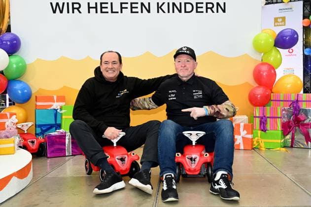 Moderator Wolfram Kons und Joey Kelly bei einem Fototermin zur 24 Stunden Geburtstags Challange zum 30. Geburtstag des RTL Spendenmarathon - wir helfen Kindern die ab 20.11. 18.00 Uhr stattfindet.