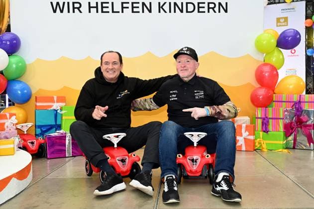 Moderator Wolfram Kons und Joey Kelly bei einem Fototermin zur 24 Stunden Geburtstags Challange zum 30. Geburtstag des RTL Spendenmarathon - wir helfen Kindern die ab 20.11. 18.00 Uhr stattfindet.