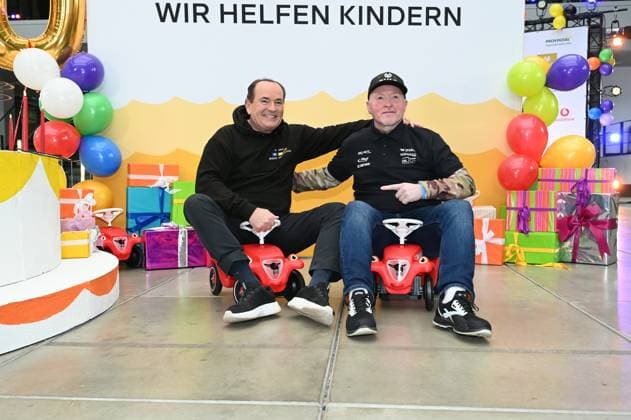 Moderator Wolfram Kons und Joey Kelly bei einem Fototermin zur 24 Stunden Geburtstags Challange zum 30. Geburtstag des RTL Spendenmarathon - wir helfen Kindern die ab 20.11. 18.00 Uhr stattfindet.