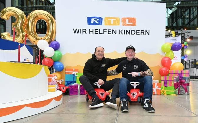 Moderator Wolfram Kons und Joey Kelly bei einem Fototermin zur 24 Stunden Geburtstags Challange zum 30. Geburtstag des RTL Spendenmarathon - wir helfen Kindern die ab 20.11. 18.00 Uhr stattfindet.