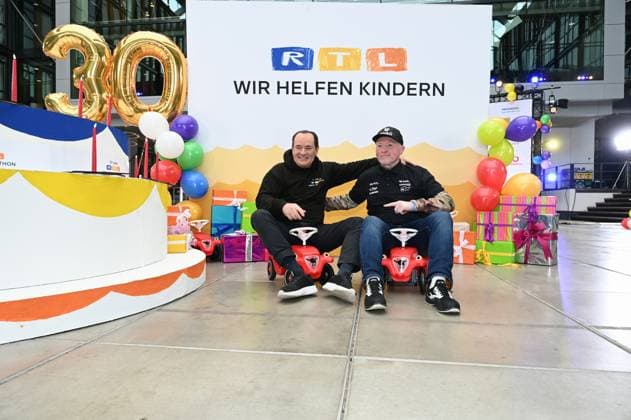 Moderator Wolfram Kons und Joey Kelly bei einem Fototermin zur 24 Stunden Geburtstags Challange zum 30. Geburtstag des RTL Spendenmarathon - wir helfen Kindern die ab 20.11. 18.00 Uhr stattfindet.