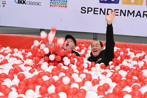 Moderator Wolfram Kons und Joey Kelly bei einem Fototermin zur 24 Stunden Geburtstags Challange zum 30. Geburtstag des RTL Spendenmarathon - wir helfen Kindern die ab 20.11. 18.00 Uhr stattfindet.