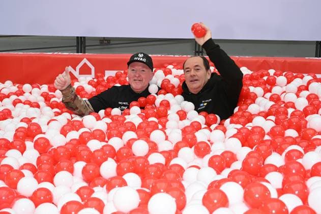Moderator Wolfram Kons und Joey Kelly bei einem Fototermin zur 24 Stunden Geburtstags Challange zum 30. Geburtstag des RTL Spendenmarathon - wir helfen Kindern die ab 20.11. 18.00 Uhr stattfindet.