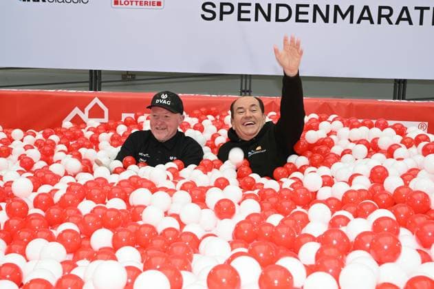Moderator Wolfram Kons und Joey Kelly bei einem Fototermin zur 24 Stunden Geburtstags Challange zum 30. Geburtstag des RTL Spendenmarathon - wir helfen Kindern die ab 20.11. 18.00 Uhr stattfindet.