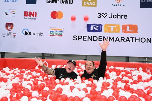 Moderator Wolfram Kons und Joey Kelly bei einem Fototermin zur 24 Stunden Geburtstags Challange zum 30. Geburtstag des RTL Spendenmarathon - wir helfen Kindern die ab 20.11. 18.00 Uhr stattfindet.