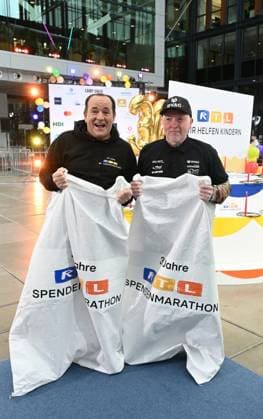 Moderator Wolfram Kons und Joey Kelly bei einem Fototermin zur 24 Stunden Geburtstags Challange zum 30. Geburtstag des RTL Spendenmarathon - wir helfen Kindern die ab 20.11. 18.00 Uhr stattfindet.