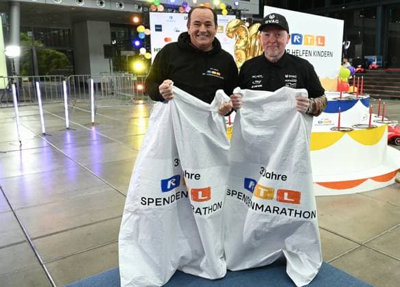 Moderator Wolfram Kons und Joey Kelly bei einem Fototermin zur 24 Stunden Geburtstags Challange zum 30. Geburtstag des RTL Spendenmarathon - wir helfen Kindern die ab 20.11. 18.00 Uhr stattfindet.