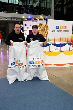 Moderator Wolfram Kons und Joey Kelly bei einem Fototermin zur 24 Stunden Geburtstags Challange zum 30. Geburtstag des RTL Spendenmarathon - wir helfen Kindern die ab 20.11. 18.00 Uhr stattfindet.