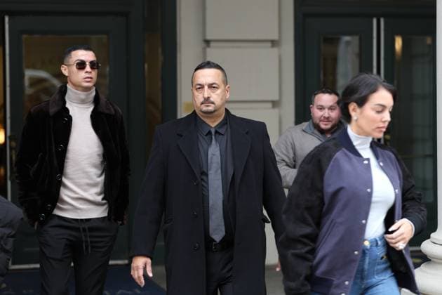 The captain of the Portuguese national football team and player for Al-Nassr, Cristiano Ronaldo (L), walks out of the hotel accompanied by his wife Georgina Rodriguez (R), in Washington, D.C USA 19 November 2025. Ronaldo met with U.S. President Donald Trump in the Oval Office before attending a state dinner hosted by the president on Tuesday in honor of Saudi Crown Prince Mohammed bin Salman and his delegation, which included the footballer. Cristiano Ronaldo met with Trump in the Oval Office during the visit of the Saudi prince !ACHTUNG: NUR REDAKTIONELLE NUTZUNG!  Copyright: xOctavioxGuzmánx USA6490 20251119-55018586935_1
