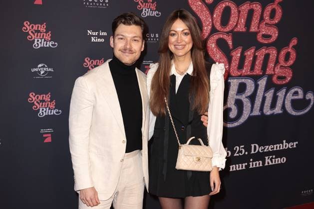 Lion Wasczyk und Lisa Rosa Braeutigam bei der Song Sung Blue Film Premiere am 19.11.2025 im Zoo Palast in Berlin Song Sung Blue Filmpremiere in Berlin mit Hugh Jackman & Kate Hudson