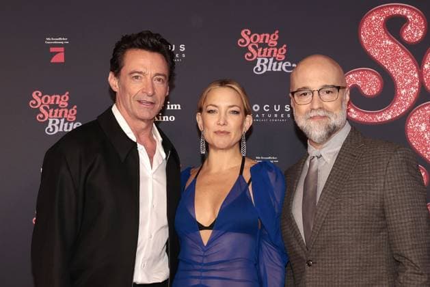 Hugh Jackman, Kate Hudson und Craig Brewer bei der Song Sung Blue Film Premiere am 19.11.2025 im Zoo Palast in Berlin Song Sung Blue Filmpremiere in Berlin mit Hugh Jackman & Kate Hudson