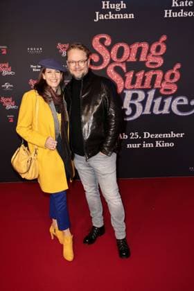 Ulrike Frank und Marc Schubring bei der Song Sung Blue Film Premiere am 19.11.2025 im Zoo Palast in Berlin Song Sung Blue Filmpremiere in Berlin mit Hugh Jackman & Kate Hudson