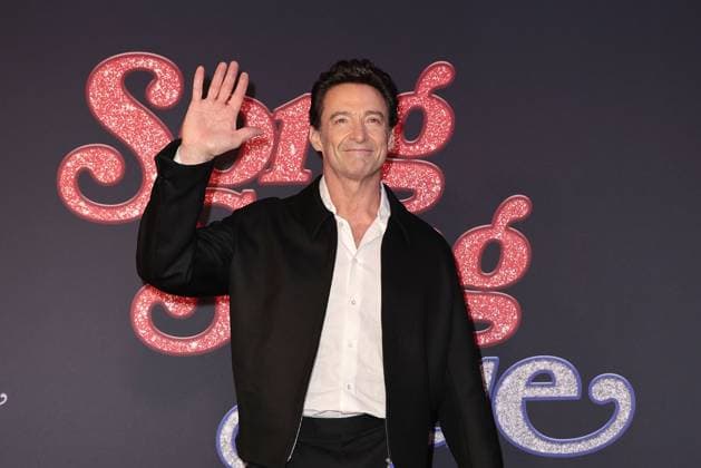 Hugh Jackman bei der Song Sung Blue Film Premiere am 19.11.2025 im Zoo Palast in Berlin Song Sung Blue Filmpremiere in Berlin mit Hugh Jackman & Kate Hudson