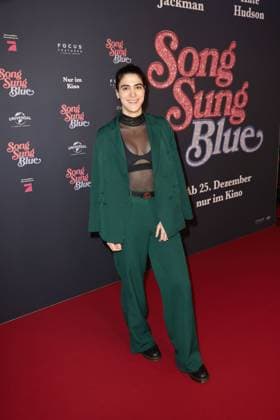 Melissa Bellissima bei der Song Sung Blue Film Premiere am 19.11.2025 im Zoo Palast in Berlin Song Sung Blue Filmpremiere in Berlin mit Hugh Jackman & Kate Hudson