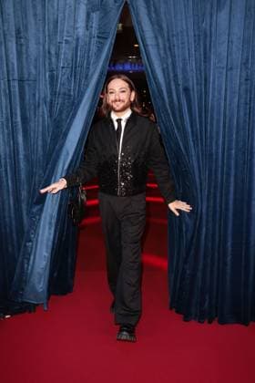 Riccardo Simonetti bei der Song Sung Blue Film Premiere am 19.11.2025 im Zoo Palast in Berlin Song Sung Blue Filmpremiere in Berlin mit Hugh Jackman & Kate Hudson