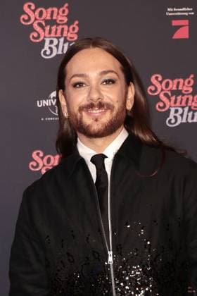 Riccardo Simonetti bei der Song Sung Blue Film Premiere am 19.11.2025 im Zoo Palast in Berlin Song Sung Blue Filmpremiere in Berlin mit Hugh Jackman & Kate Hudson