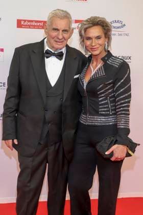 abb Schauspieler Heinz Hoenig und Annika Kärsten-Hoenig zu Gast auf dem roten Teppich bei der verleihung der Goldenen Bild der Frau 2025 im Theater im Hafen am 19.11.2025 in Hamburg Hamburg Deutschland