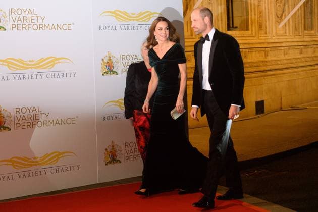 Prince and Princess of Wales Attend Royal Variety Performance Show at Royal Albert Hall, London - Wed 19 Nov 2025 Close-up detail of Catherine - The Princess of Wales jewelry purse as she attends the Royal Variety Performance show at Royal Albert Hall, London, England, UK on Wednesday 19 November, 2025., Credit:Justin Ng Avalon UK, England, London, Royal Albert Hall  Copyright: xJustinxNgx xAvalonx 1053396804