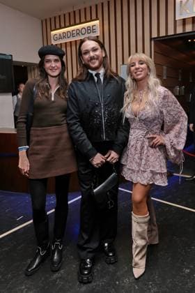 19.11.2025, Marie Nasemann, Riccardo Simonetti und Annemarie Eilfeld zur Premiere von Song Sung Blue, Zoo Palast, Berlin, Berlin