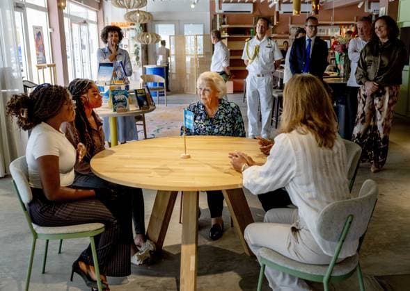 Bonaire, The Netherlands, 2025-11-19 19:20:36 BONAIRE, November 19, 2025. Princess Beatrix visits Bonaire. The visit focuses on the work of the Dutch Caribbean Nature Alliance (DCNA) and social initiatives on the islands. The Princess is the patron of DCNA. PHOTO: NLBeeld Albert Nieboer Credit: NL Beeld Patrick van Emst  Copyright: xx x