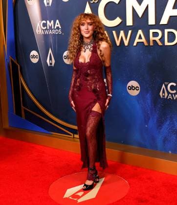 Laci Kaye Booth arrives on the red carpet for the 59th CMA Awards in Nashville, Tennessee, on Wednesday, November 19, 2025.  NAS20251119107 JOHNxANGELILLO