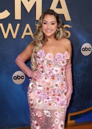 59th Annual CMA Awards - Arrivals Alexandra Kay arriving at the 59th Annual Country Music Association Awards held at the Bridgestone Arena on November 19, 2025 in Nashville, TN. Nashville Bridgestone Arena Tennessee USA Copyright: xCurtisxHilbunx xAFF-USA.COMx