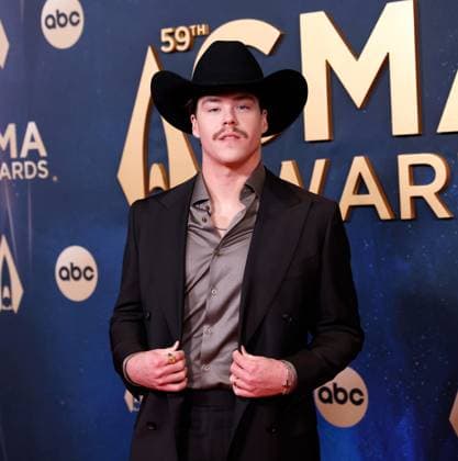 Zach John King arrives on the red carpet for the 59th CMA Awards in Nashville, Tennessee, on Wednesday, November 19, 2025.  NAS20251119154 JOHNxANGELILLO