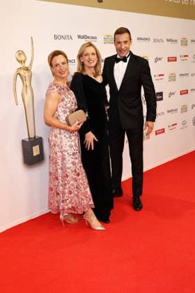 Julia Becker, Karin Prien und Kai Pflaume bei der Verleihung Goldene Bild der Frau am 19.11.2025 im Stage Theater in Hamburg Goldene Bild der Frau Verleihung 2025 in Hamburg