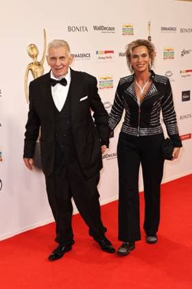 Heinz Hoenig und seine Ehefrau Annika Kaersten bei der Verleihung Goldene Bild der Frau am 19.11.2025 im Stage Theater in Hamburg Goldene Bild der Frau Verleihung 2025 in Hamburg