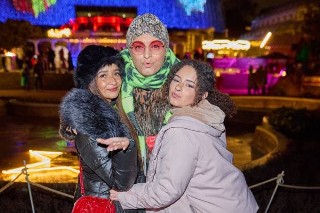 Gabby Rinne mit Tochter Alicia und Julian F.M. Stoeckel - Eroeffnung des Christmas Garden Berlin 2025 im Botanischen Garten Berlin am 19.11.2025. Christmas Garden Berlin 2025